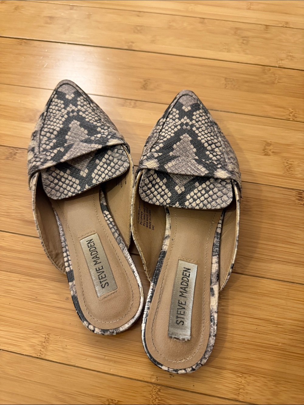 Steve Madden Snake-Print Pointed Mule - Black & Gray - Picture 3 of 5